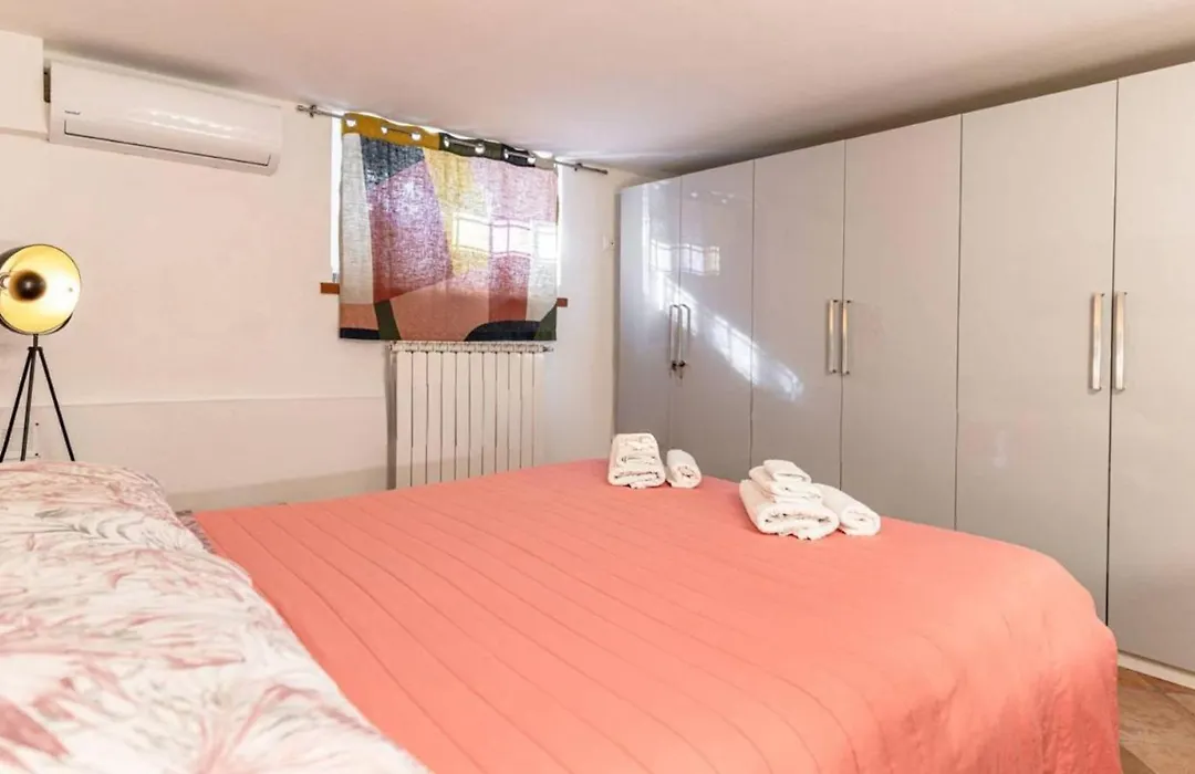 Movie Star Apartment With Garden-1