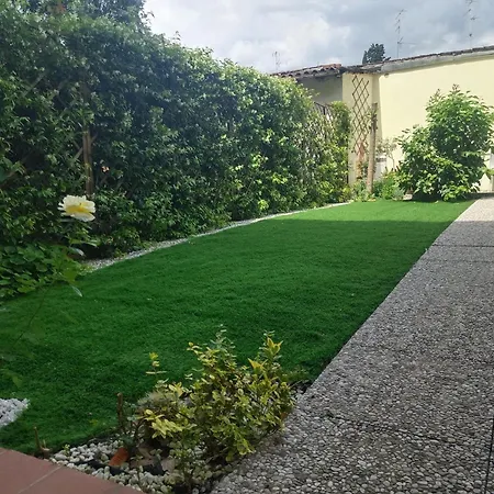 Movie Star Apartment With Garden-3