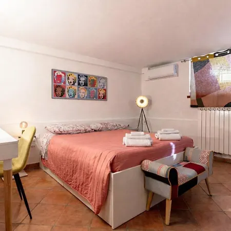 Movie Star Apartment With Garden-3